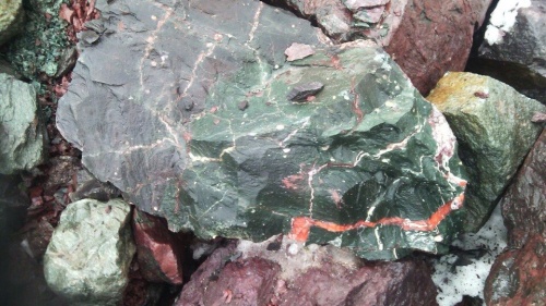 Гигантские зелёные валуны для ландшафтного дизайна весом более 5 тонн купить в Шатуре