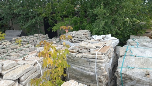 Плитняк галтованный гранитный для ландшафтного дизайна купить в Шатуре