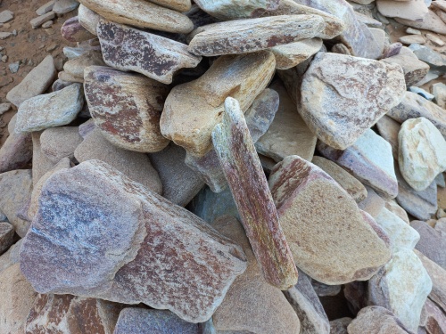 Златолит жёлтый, жёлто-зелёный глыбки и валуны для ланшафтного дизайна купить в Шатуре