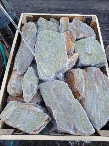 Златолит жёлтый, жёлто-зелёный глыбки и валуны для ланшафтного дизайна купить в Шатуре