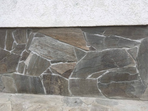 Плитняк златолит Уральский для цоколя, отмостки купить в Шатуре