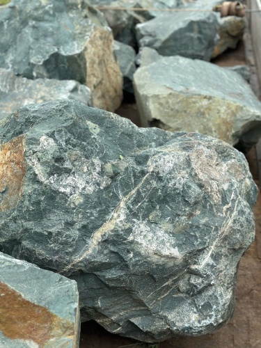 Камни для ландшафтного дизайна зелёные 10-60 килограмм купить в Шатуре