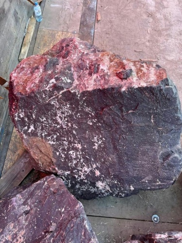 Камни для ландшафтного дизайна красно-фиолетовые 10-60 килограмм купить в Шатуре