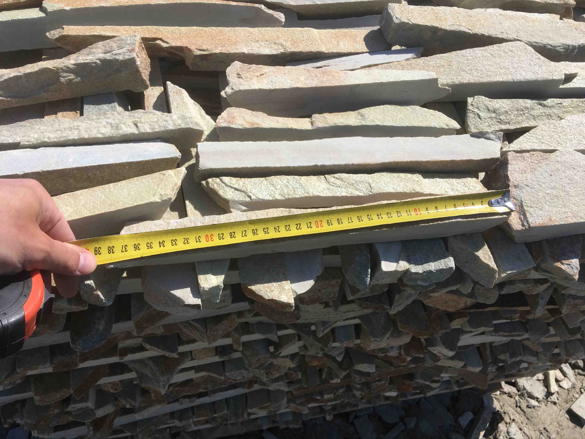 Горбушка златолит золотистый для облицовки купить в Шатуре