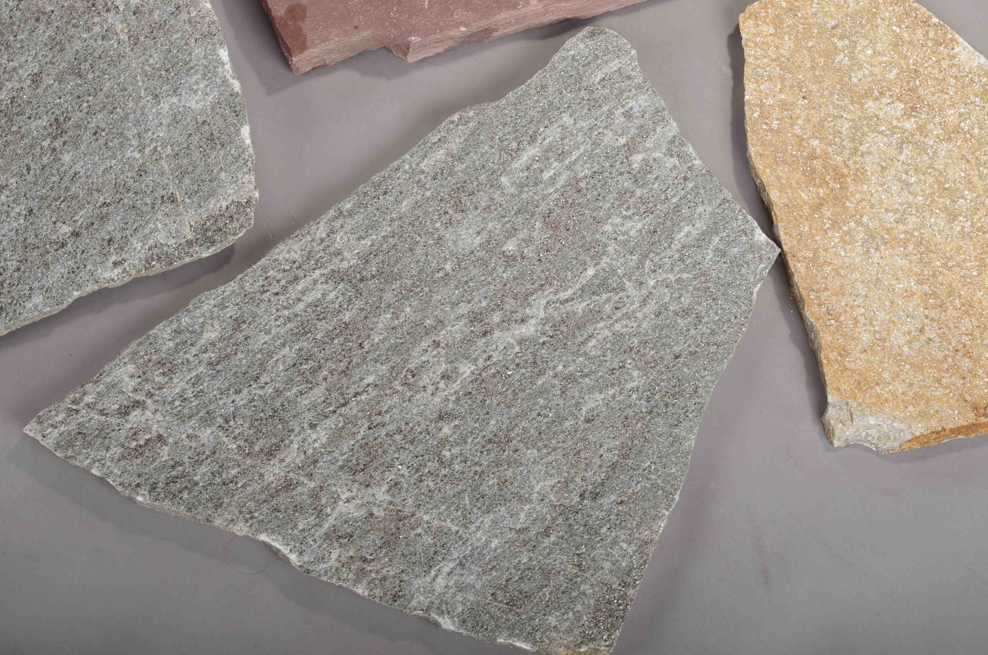 Плитняк златолит Уральский  для фасада купить в Шатуре