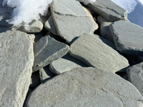 Плитняк златолит зелёный галтованный для цоколя купить в Шатуре