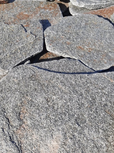 Златолит серебристый галтованный для лестниц купить в Шатуре