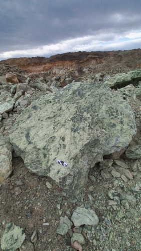 Купить змеевик ландшафтные валуны