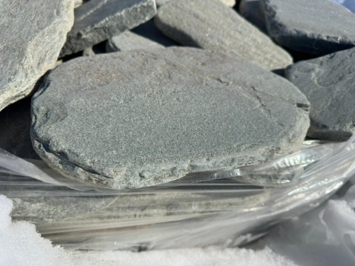 Плитняк златолит зелёный галтованный для мощения на бетон купить в Шатуре